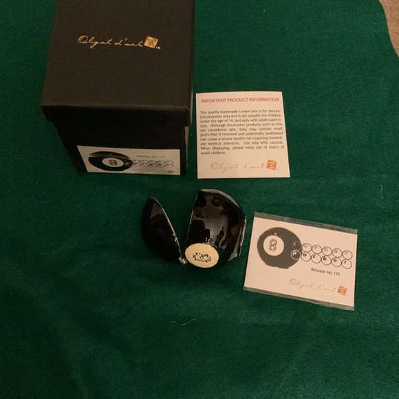 Corner Pocket by: Objet D’art - Picture 3 of 4